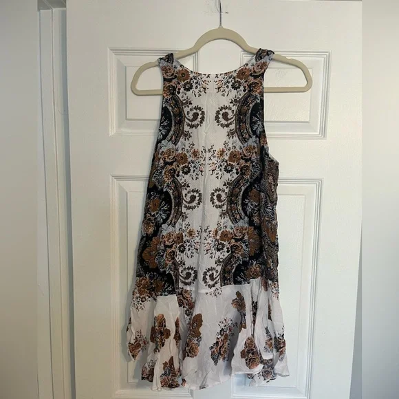 Sleeveless High-Low Floral Paisley Dress in White and Brown - Picture 1 of 7